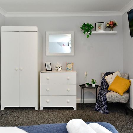 Free Parking - Heart Of The City - Superb Townhouse & Garden - Peaceful Area But Only 5Min Walk To Beach, Shops, Bars, Arena, Marina, Parks Swansea Exterior photo