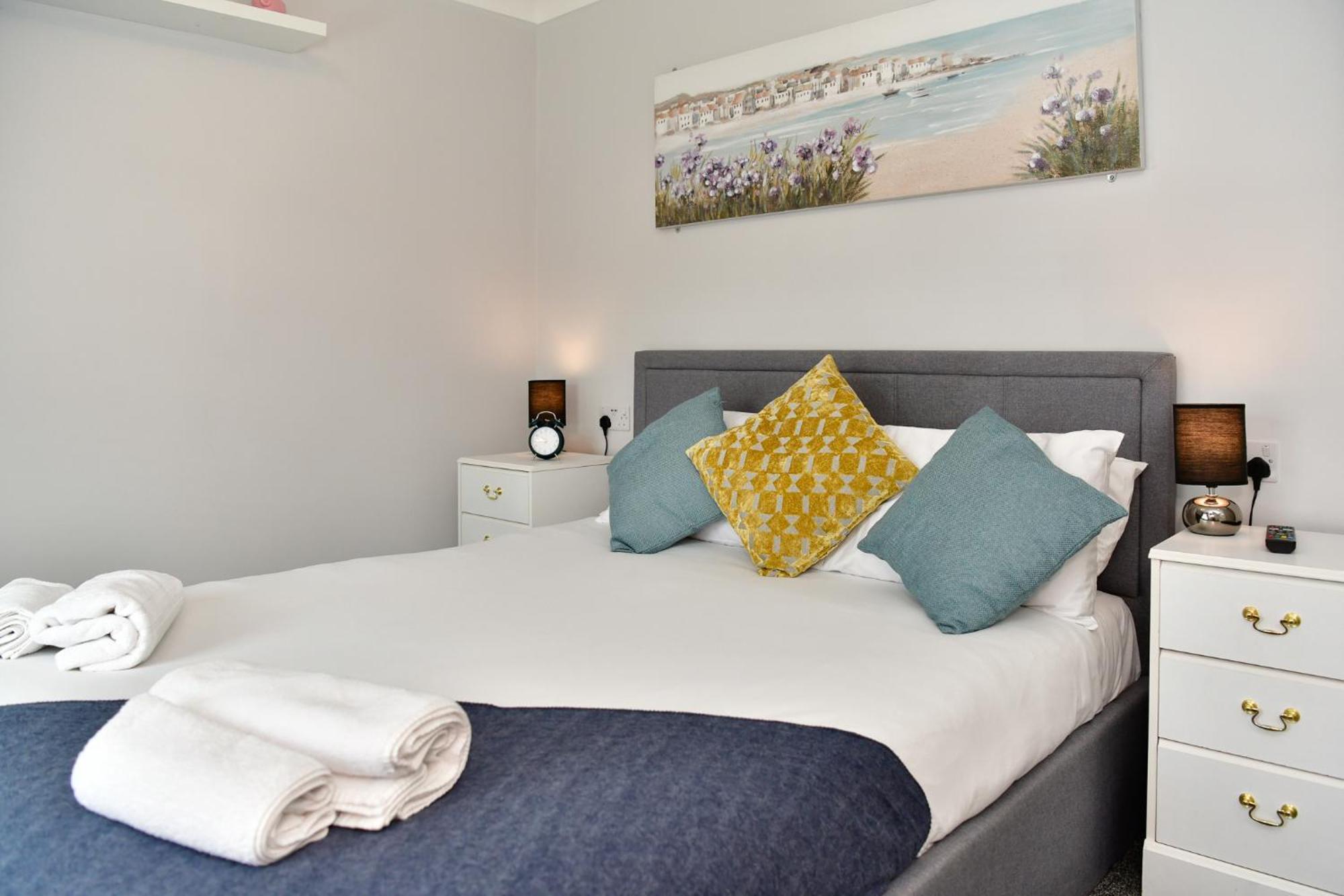 Free Parking - Heart Of The City - Superb Townhouse & Garden - Peaceful Area But Only 5Min Walk To Beach, Shops, Bars, Arena, Marina, Parks Swansea Exterior photo