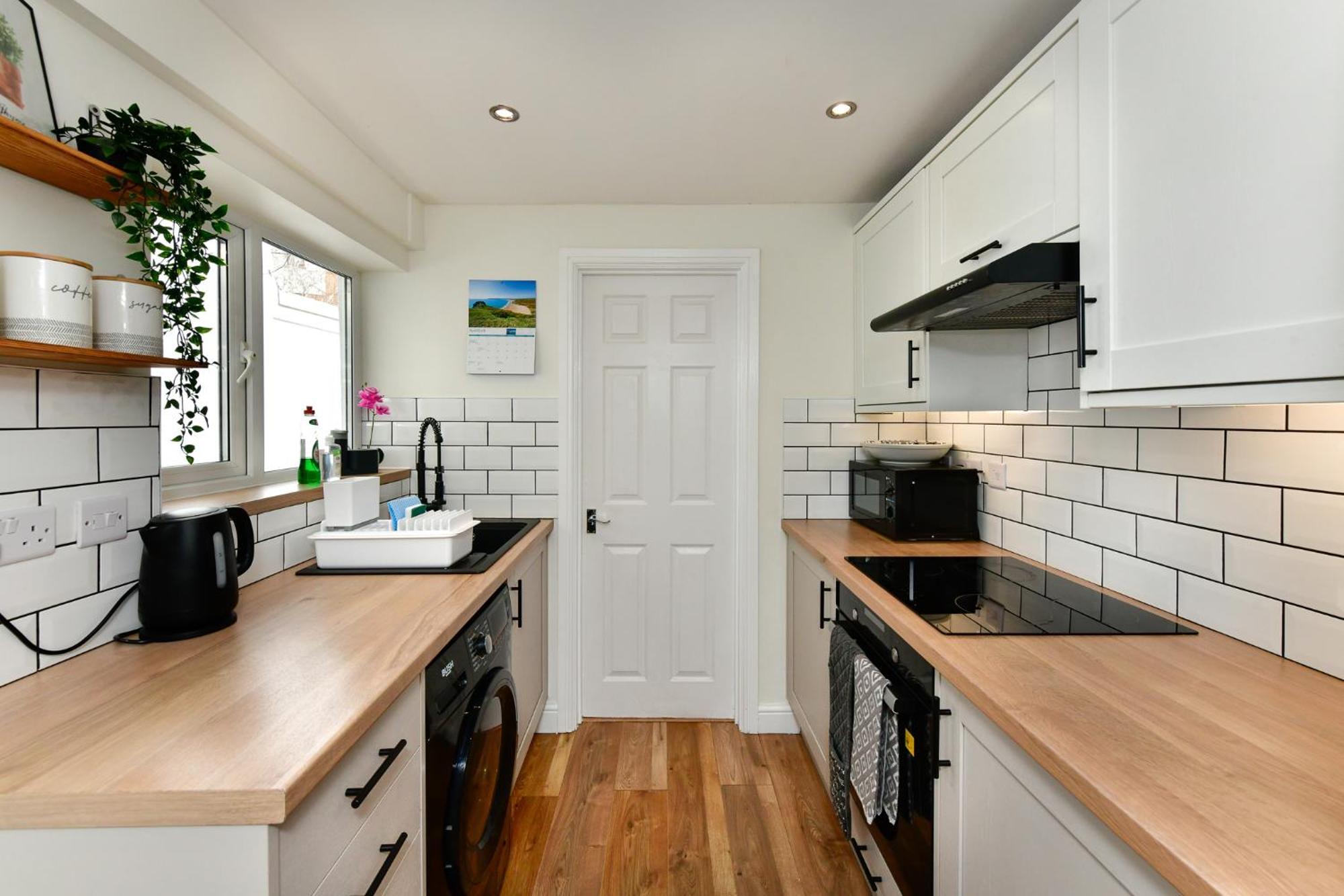 Free Parking - Heart Of The City - Superb Townhouse & Garden - Peaceful Area But Only 5Min Walk To Beach, Shops, Bars, Arena, Marina, Parks Swansea Exterior photo