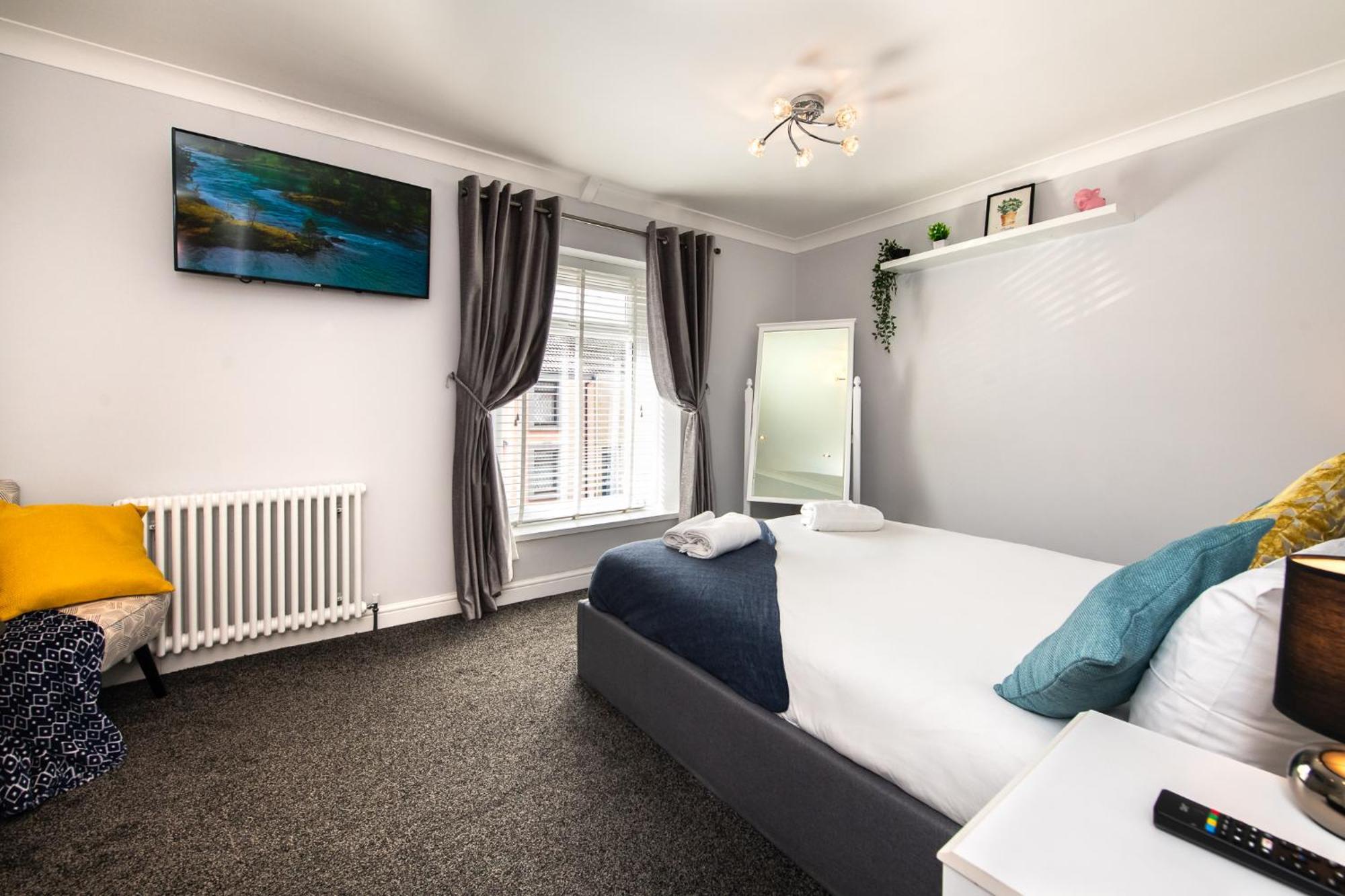 Free Parking - Heart Of The City - Superb Townhouse & Garden - Peaceful Area But Only 5Min Walk To Beach, Shops, Bars, Arena, Marina, Parks Swansea Exterior photo