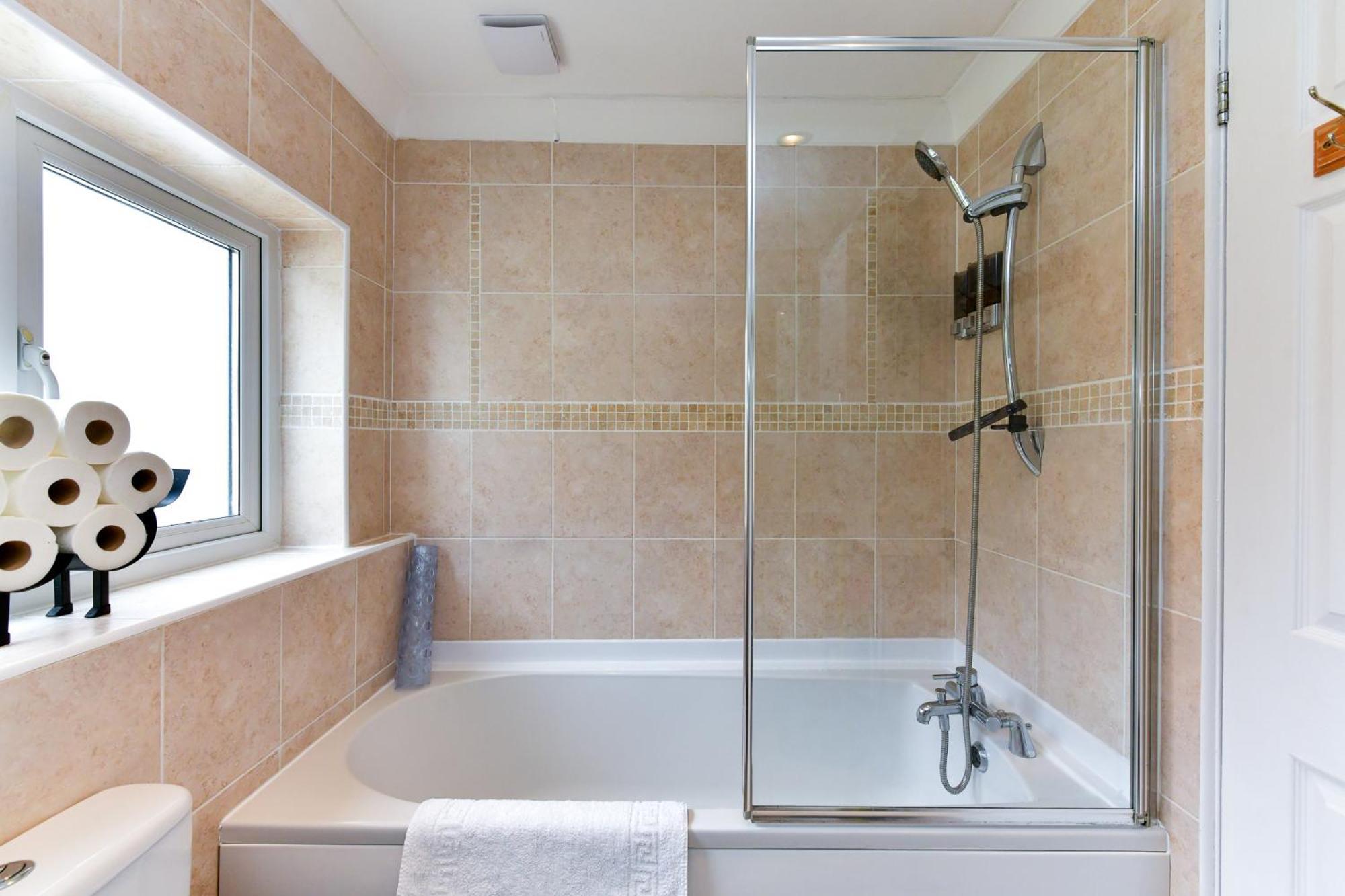 Free Parking - Heart Of The City - Superb Townhouse & Garden - Peaceful Area But Only 5Min Walk To Beach, Shops, Bars, Arena, Marina, Parks Swansea Exterior photo
